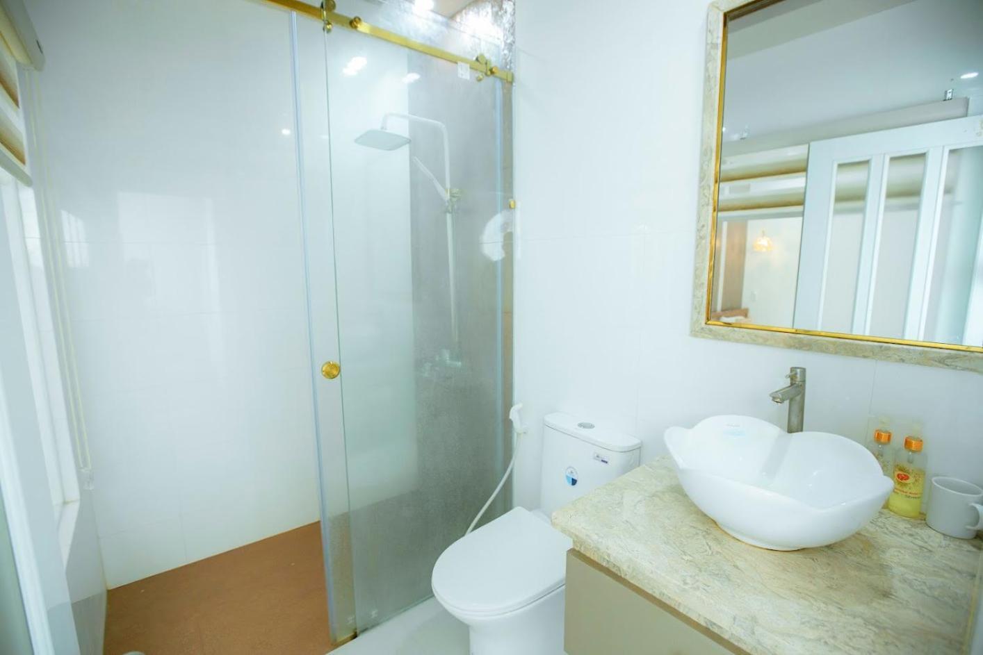 Hotel Khach San Quoc Te Cà Mau Esterno foto